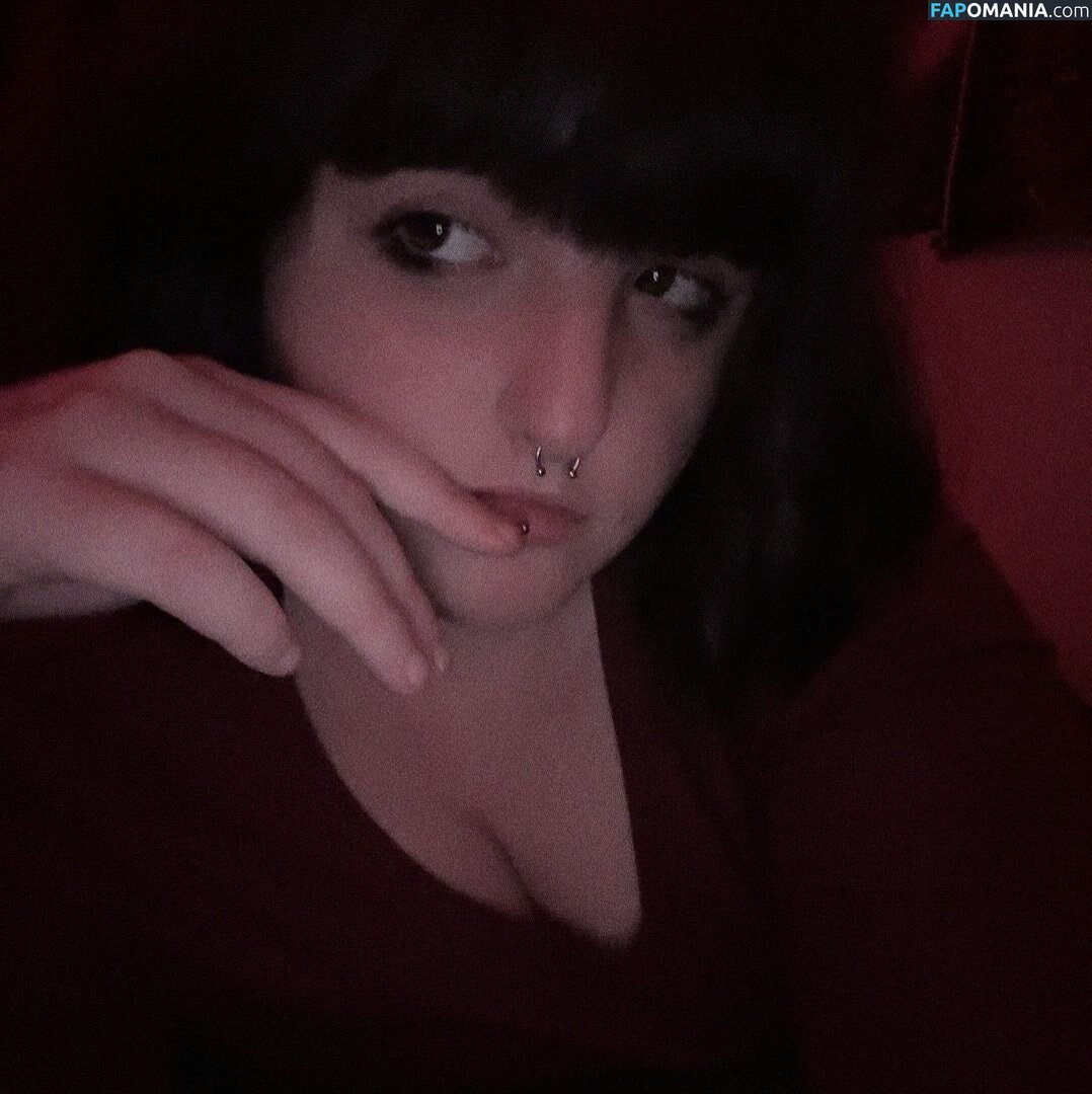 Myka / floral.and.fading._ / lets.cheers.t0.this Çıplak OnlyFans  Sızdırılmış Fotoğraf #2