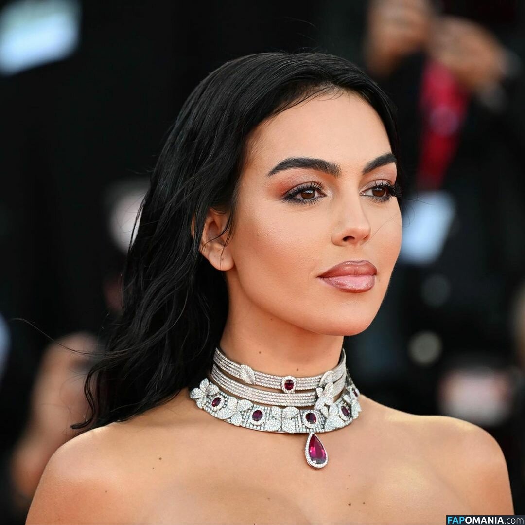 Georgina Rodriguez / georginagio Çıplak OnlyFans  Sızdırılmış Fotoğraf #25