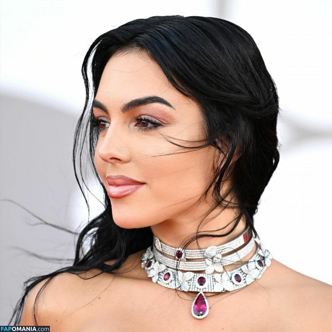 Georgina Rodriguez / georginagio Çıplak OnlyFans  Sızdırılmış Fotoğraf #28