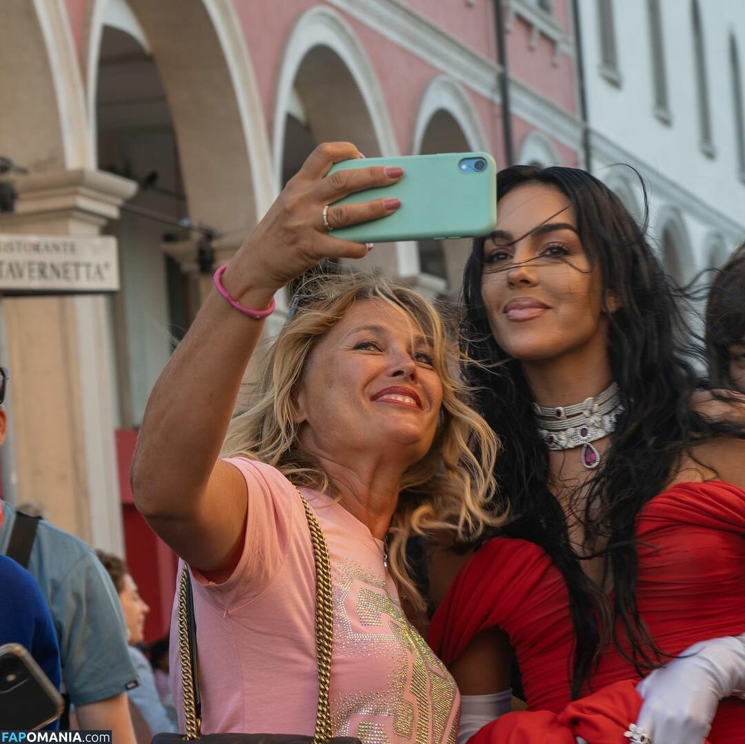 Georgina Rodriguez / georginagio Çıplak OnlyFans  Sızdırılmış Fotoğraf #31
