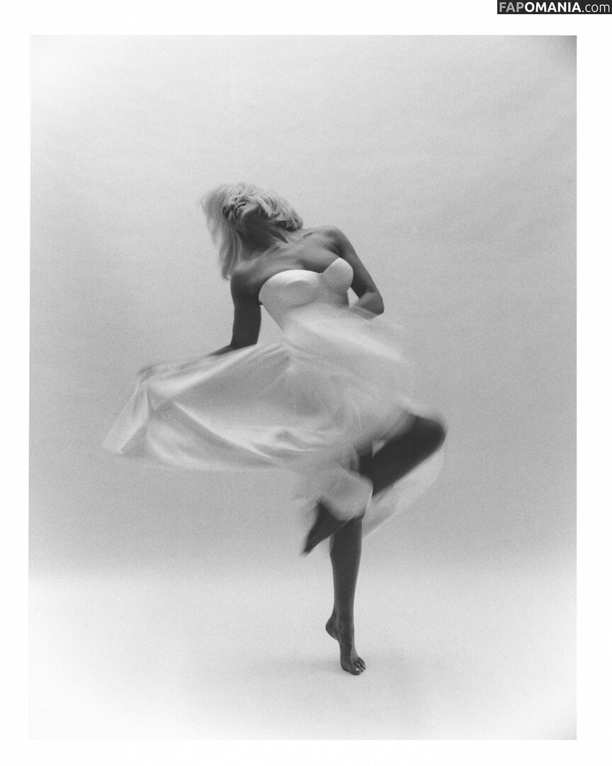 Hannah Waddingham / hannah_waddingham Çıplak OnlyFans  Sızdırılmış Fotoğraf #3