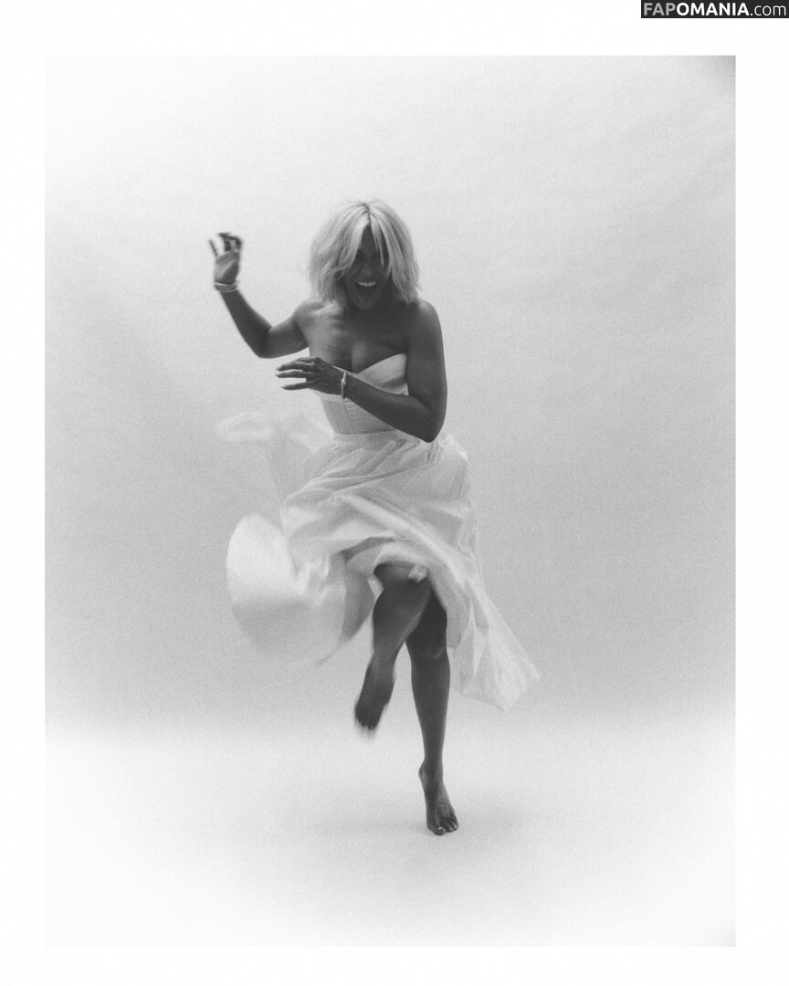 Hannah Waddingham / hannah_waddingham Çıplak OnlyFans  Sızdırılmış Fotoğraf #7