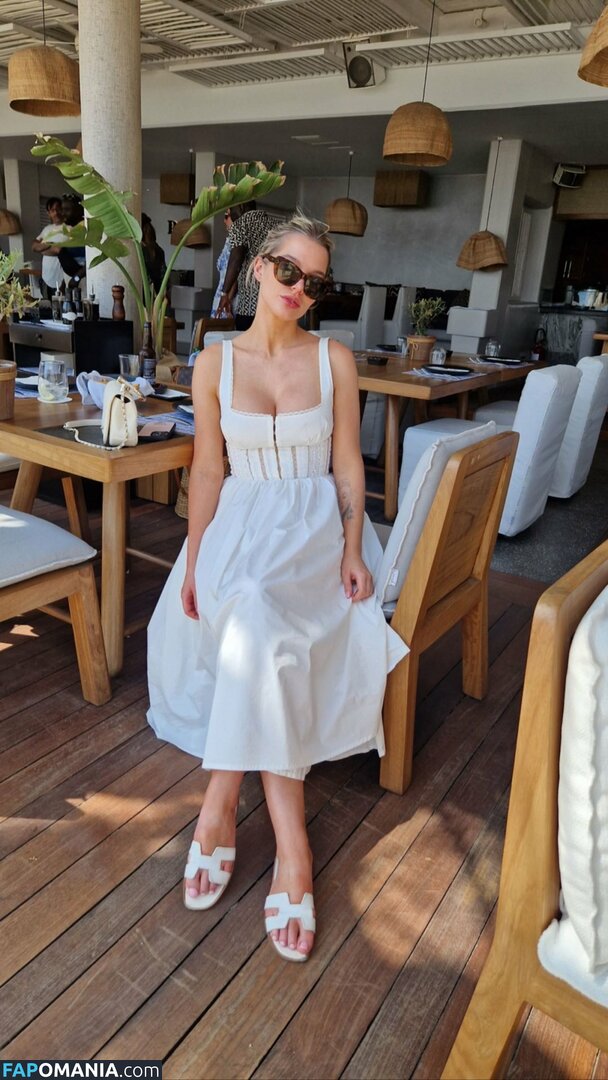 Helen Flanagan Çıplak Sızdırılmış Fotoğraf #16