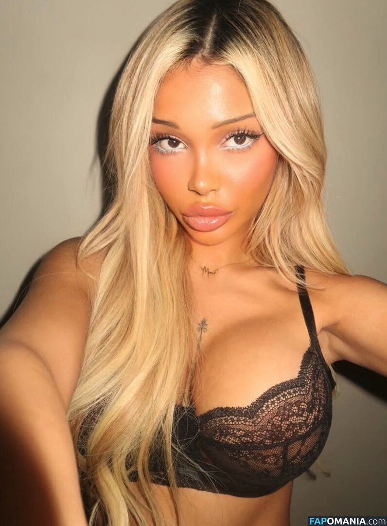 Henniwd Çıplak OnlyFans  Sızdırılmış Fotoğraf #2