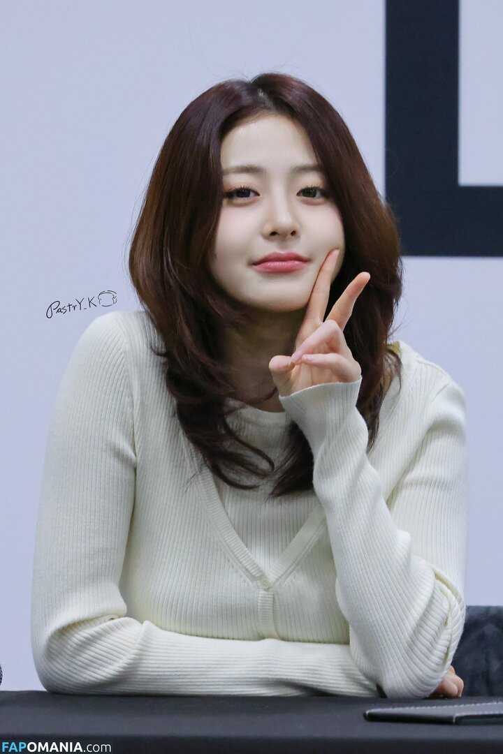 Huh Yunjin 허윤진 / LESSERAFIM / yunjin_lesserafims Çıplak OnlyFans  Sızdırılmış Fotoğraf #4