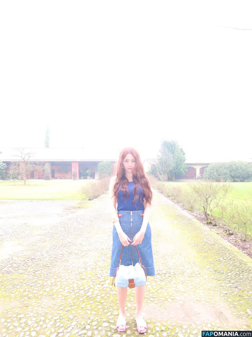 Huh Yunjin 허윤진 / LESSERAFIM / jenaissante Çıplak OnlyFans  Sızdırılmış Fotoğraf #87
