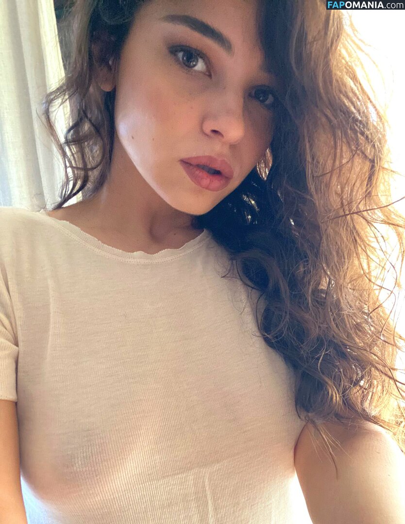 Eirenebelle / Irene Apostu / Irenebelle Çıplak OnlyFans  Sızdırılmış Fotoğraf #1