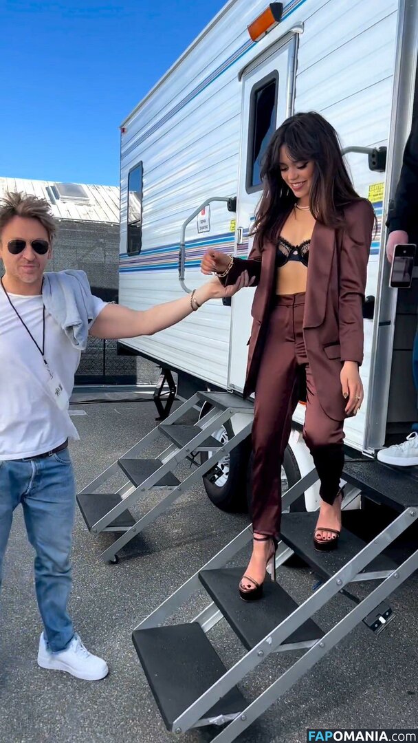 Jenna Ortega / Page / jennaortega Çıplak OnlyFans  Sızdırılmış Fotoğraf #376