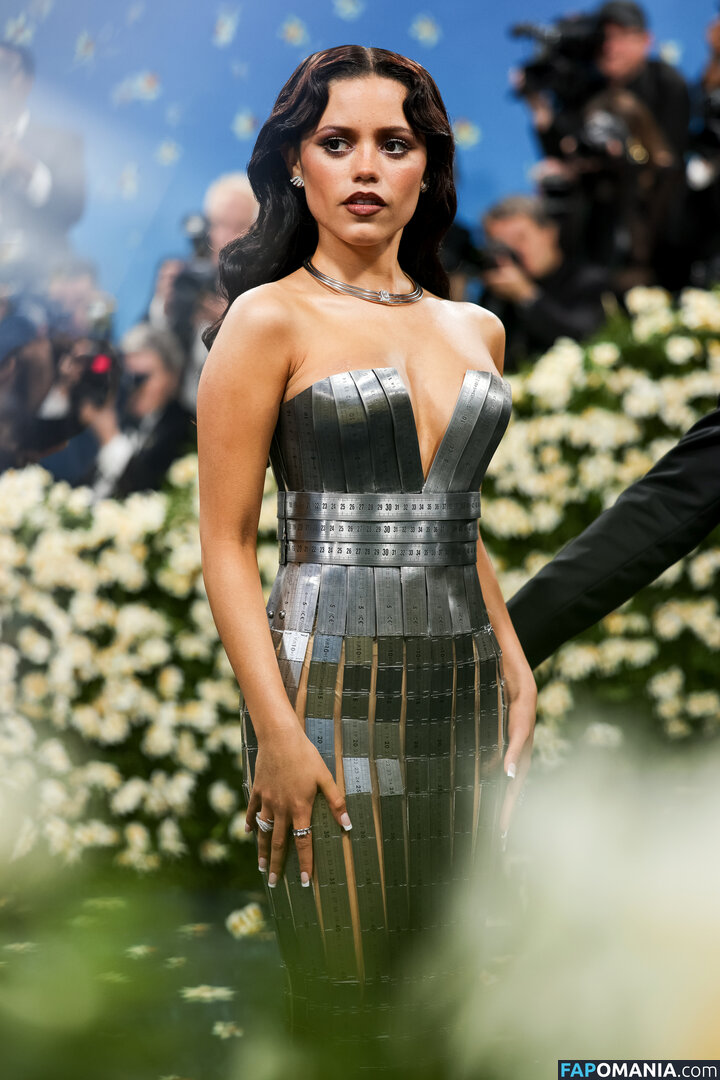 Jenna Ortega / Page / jennaortega Çıplak OnlyFans  Sızdırılmış Fotoğraf #1582