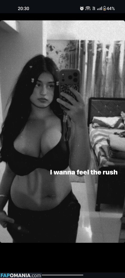 Jjuvzzz / Juveeriaa / Juveria Çıplak OnlyFans  Sızdırılmış Fotoğraf #1