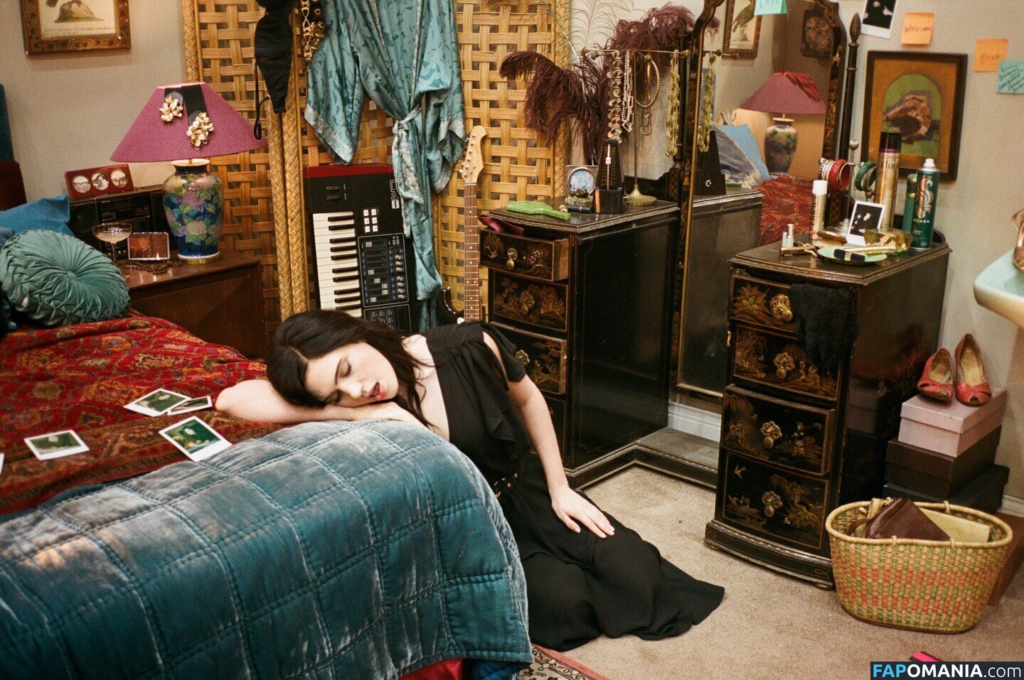 Julia Cumming (Sunflower Bean Singer / Julia Cumming (Sunflower Bean Singer/Bassist) / sunflowerbean Çıplak OnlyFans  Sızdırılmış Fotoğraf #6