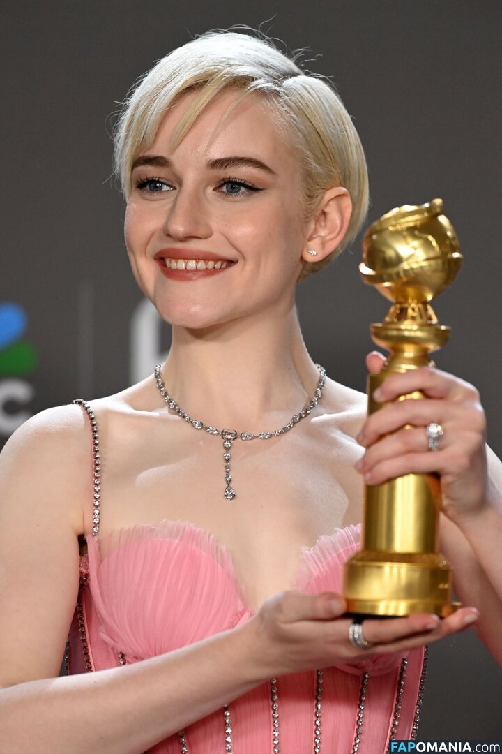 Julia Garner / juliagarnerofficial / ztyg_29 Çıplak OnlyFans  Sızdırılmış Fotoğraf #1