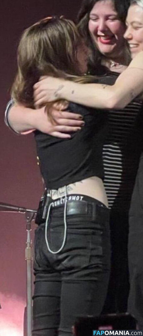 Julien Baker / julienrbaker Çıplak OnlyFans  Sızdırılmış Fotoğraf #4