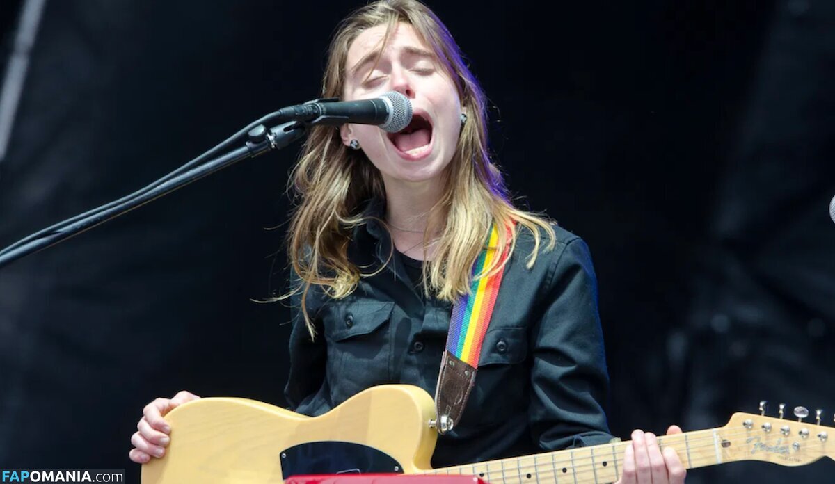 Julien Baker / julienrbaker Çıplak OnlyFans  Sızdırılmış Fotoğraf #5