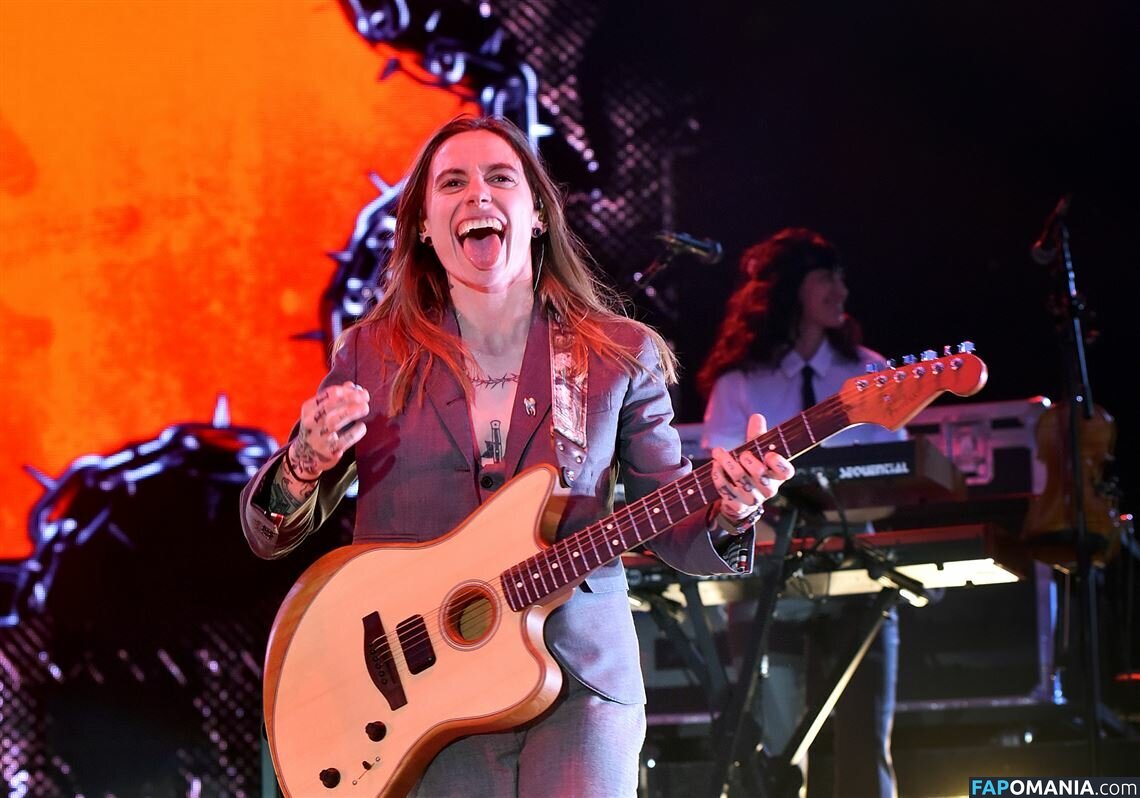 Julien Baker / julienrbaker Çıplak OnlyFans  Sızdırılmış Fotoğraf #14