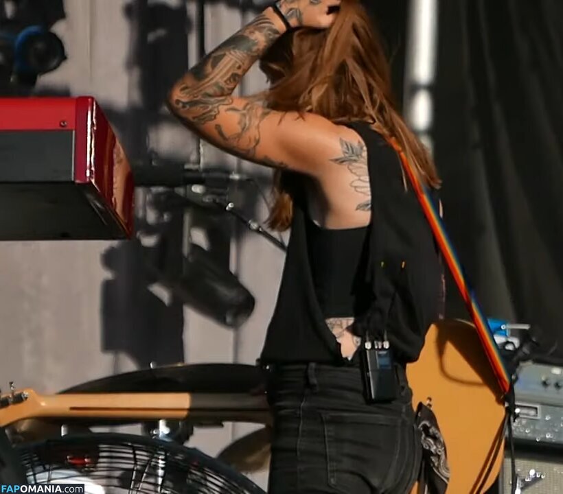 Julien Baker / julienrbaker Çıplak OnlyFans  Sızdırılmış Fotoğraf #17