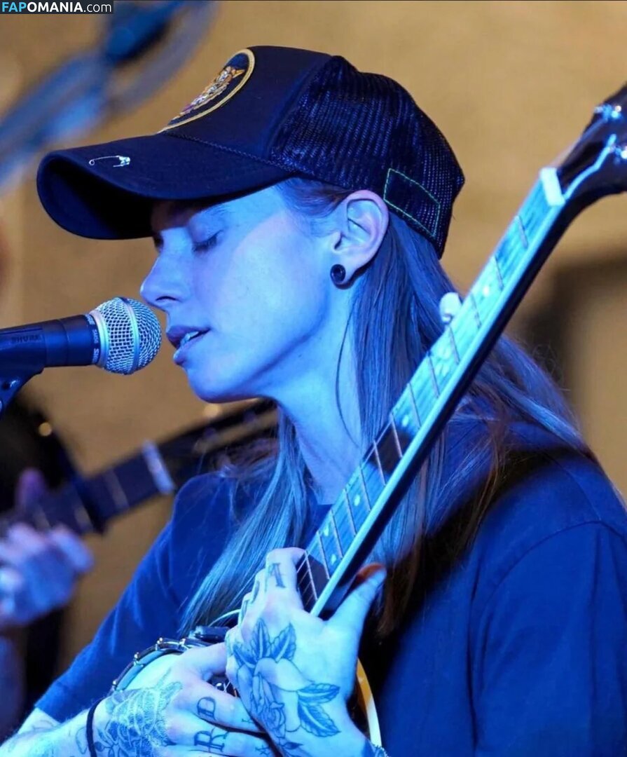 Julien Baker / julienrbaker Çıplak OnlyFans  Sızdırılmış Fotoğraf #23