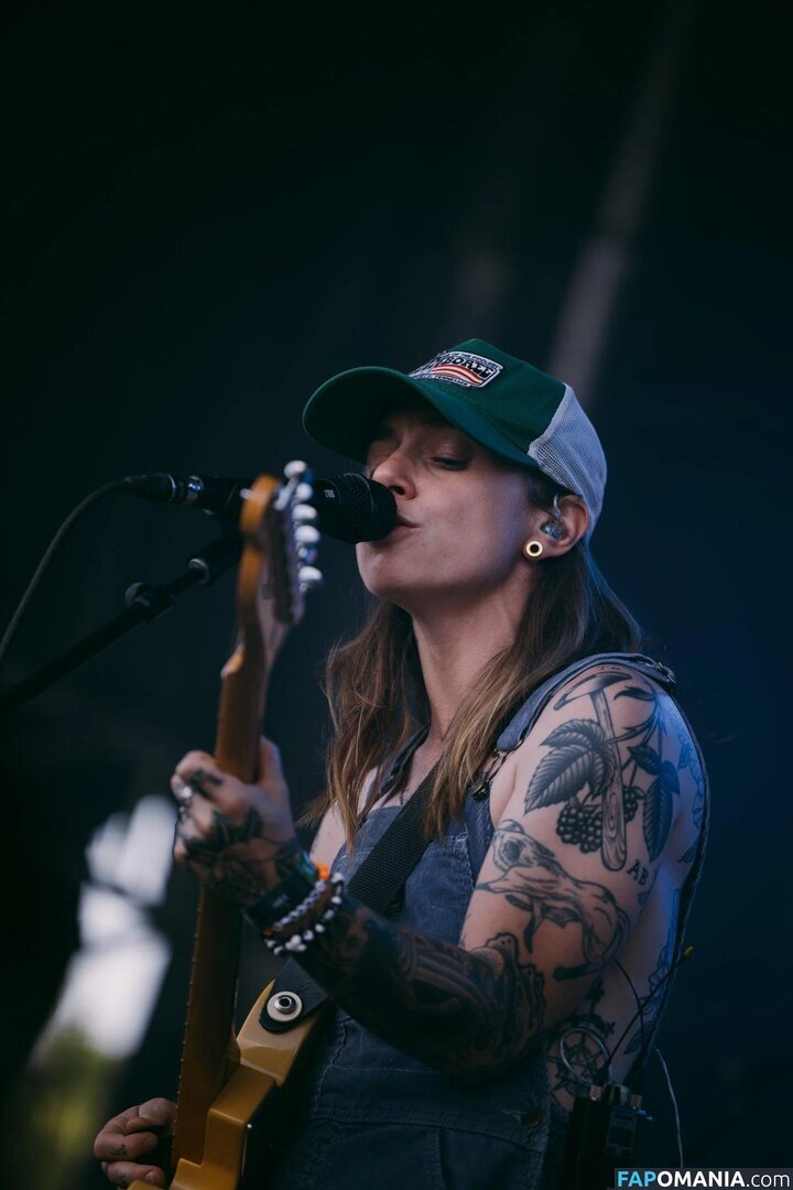 Julien Baker / julienrbaker Çıplak OnlyFans  Sızdırılmış Fotoğraf #25
