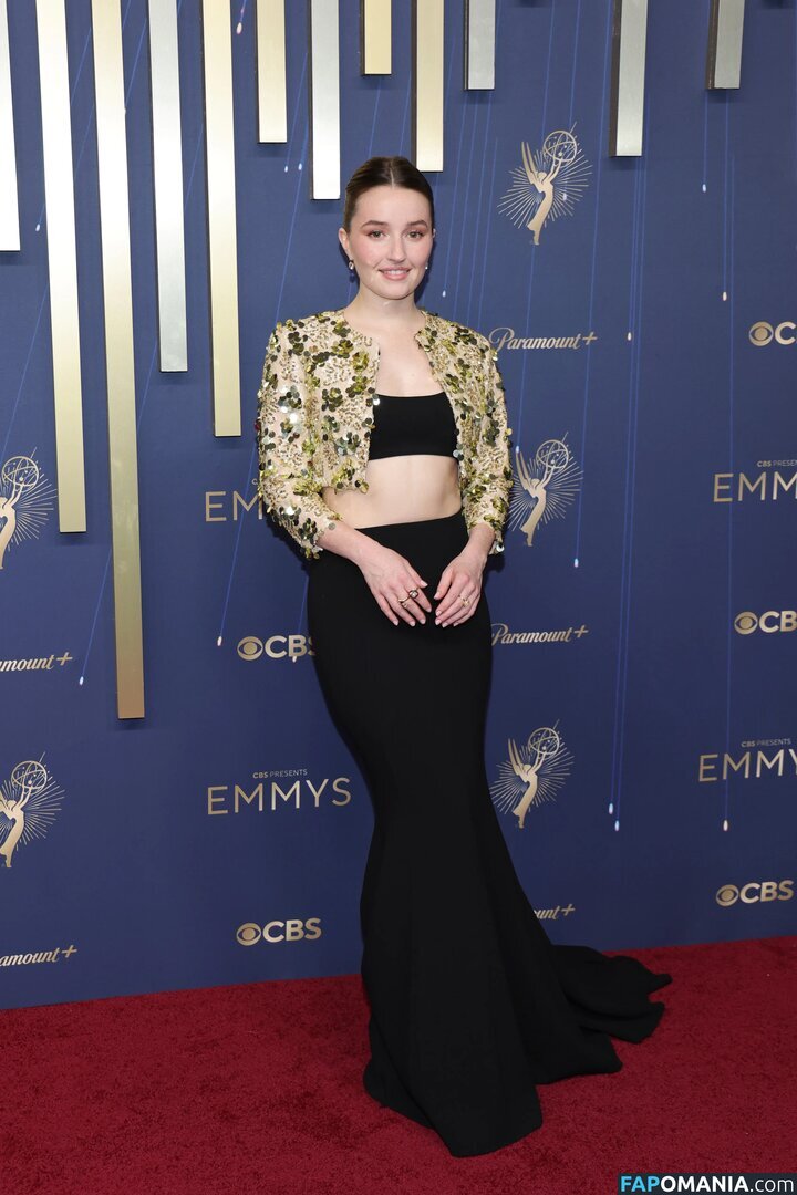 Kaitlyn Dever / kaitlyndever Çıplak OnlyFans  Sızdırılmış Fotoğraf #6
