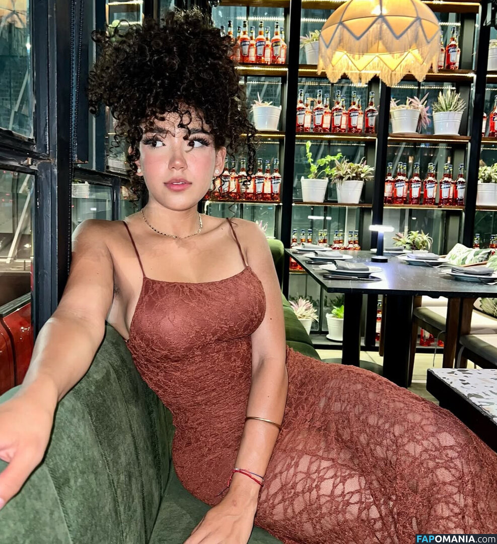 Karla Alessandra / Ksscurl Çıplak OnlyFans  Sızdırılmış Fotoğraf #2