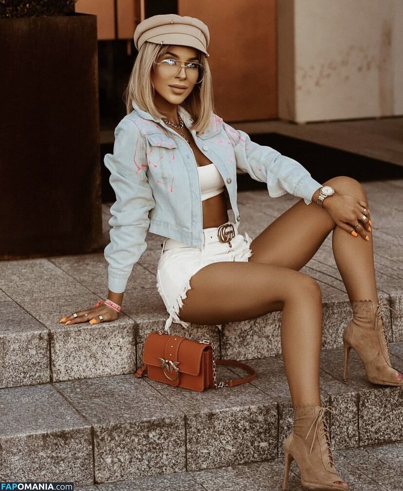 Karolina / brunettedoll77 / karolina_protsenko Çıplak OnlyFans  Sızdırılmış Fotoğraf #9