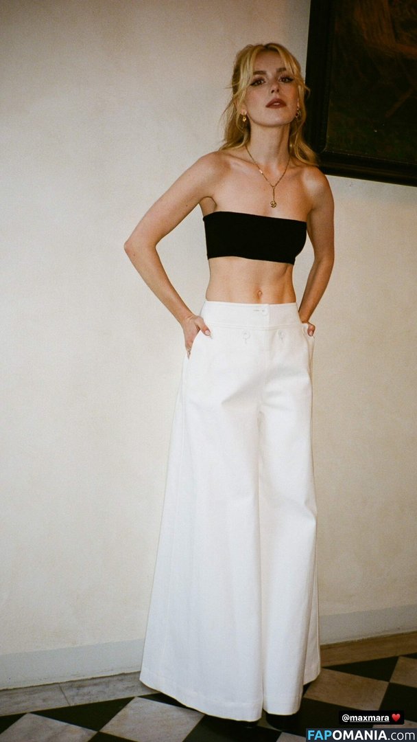 AdventuresSabrina / Kiernan Shipka / kiernanshipka Çıplak OnlyFans  Sızdırılmış Fotoğraf #86