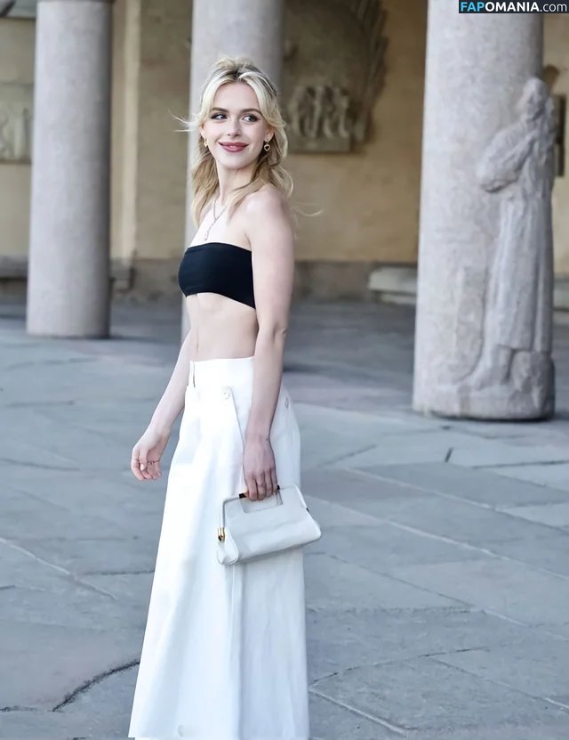 AdventuresSabrina / Kiernan Shipka / kiernanshipka Çıplak OnlyFans  Sızdırılmış Fotoğraf #92