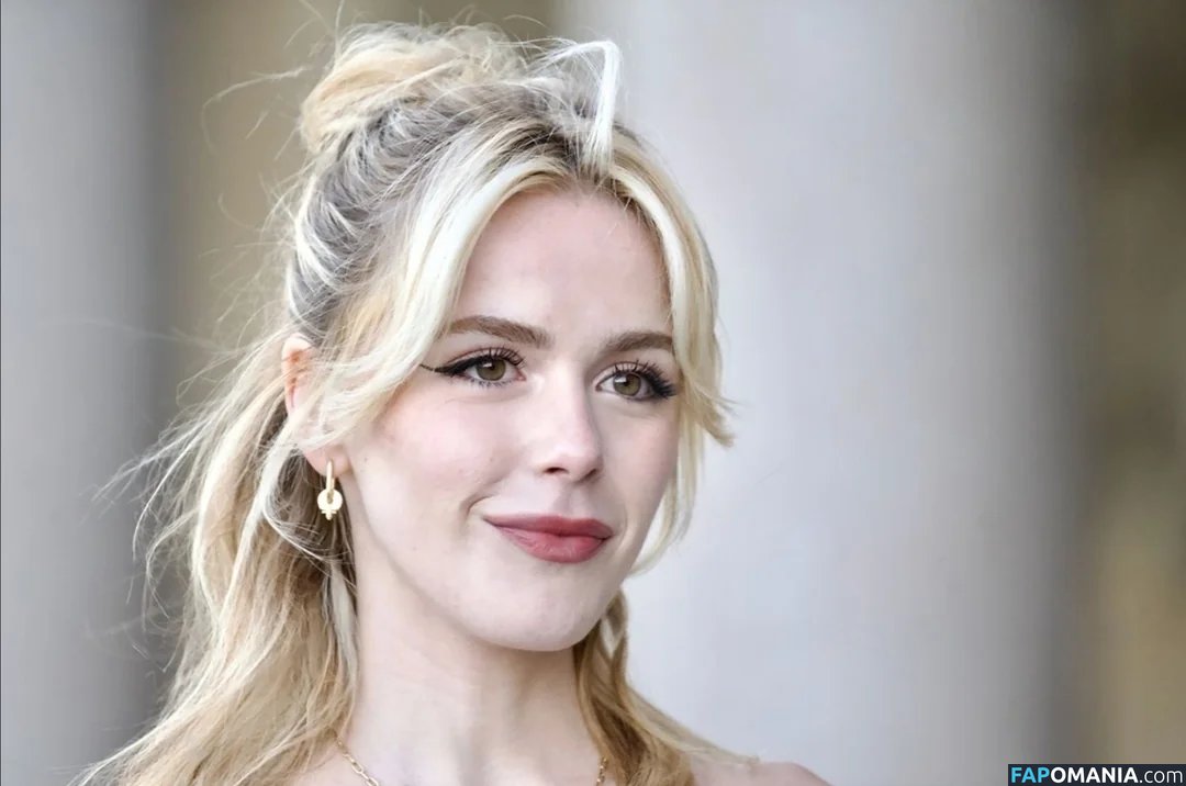 AdventuresSabrina / Kiernan Shipka / kiernanshipka Çıplak OnlyFans  Sızdırılmış Fotoğraf #96