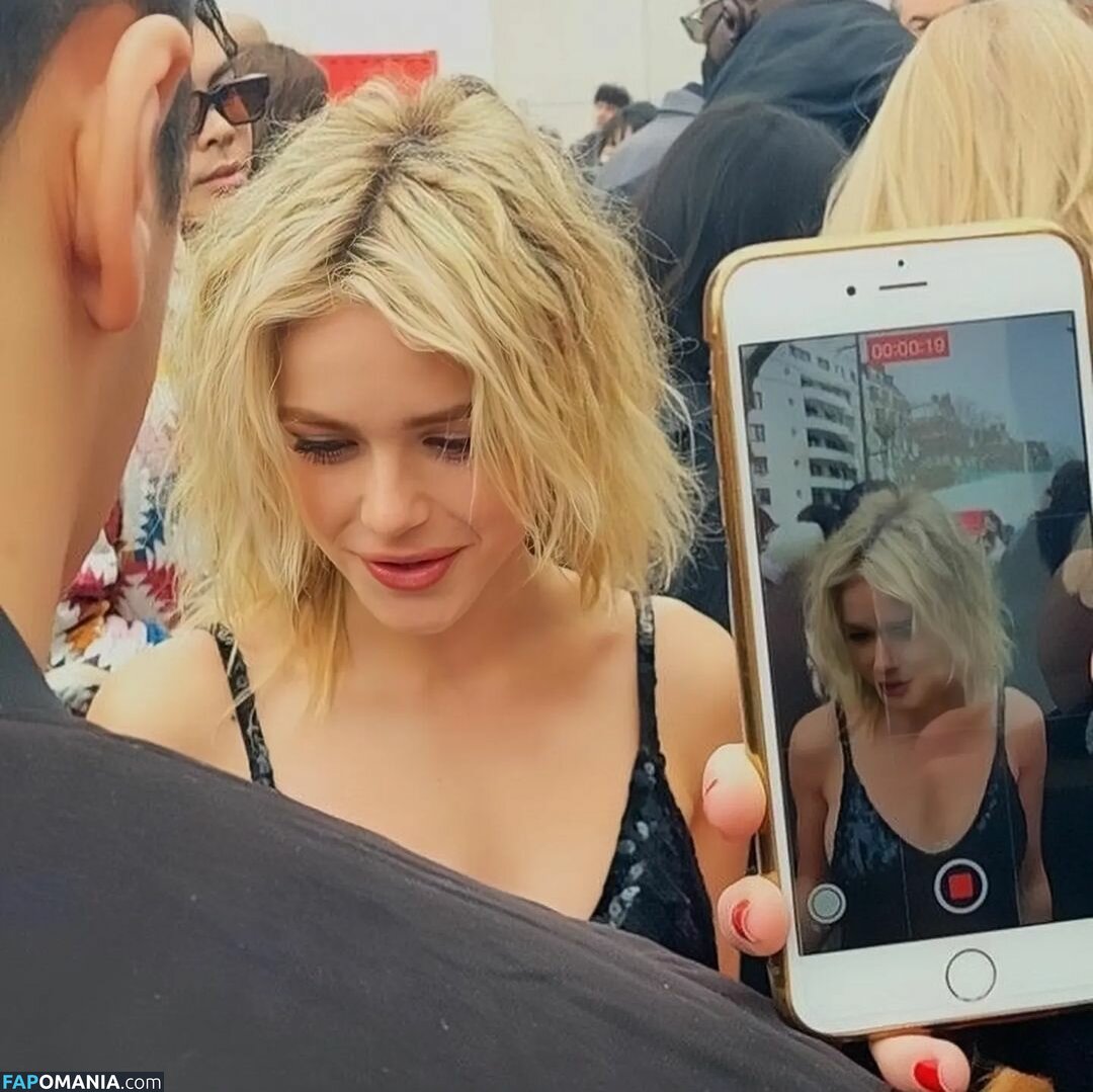 AdventuresSabrina / Kiernan Shipka / kiernanshipka Çıplak OnlyFans  Sızdırılmış Fotoğraf #496