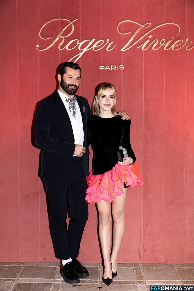 AdventuresSabrina / Kiernan Shipka / kiernanshipka Çıplak OnlyFans  Sızdırılmış Fotoğraf #591