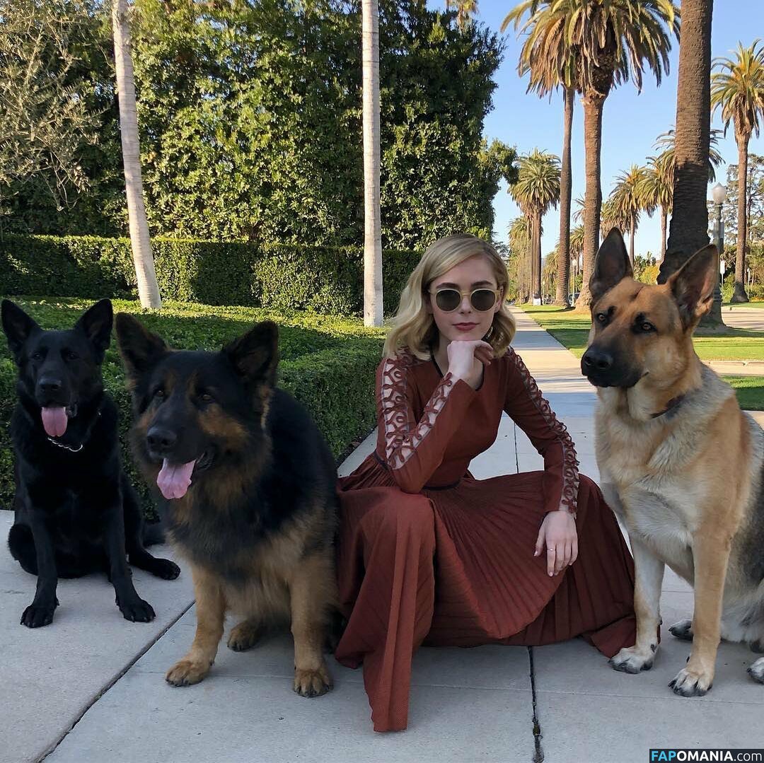 AdventuresSabrina / Kiernan Shipka / kiernanshipka Çıplak OnlyFans  Sızdırılmış Fotoğraf #656
