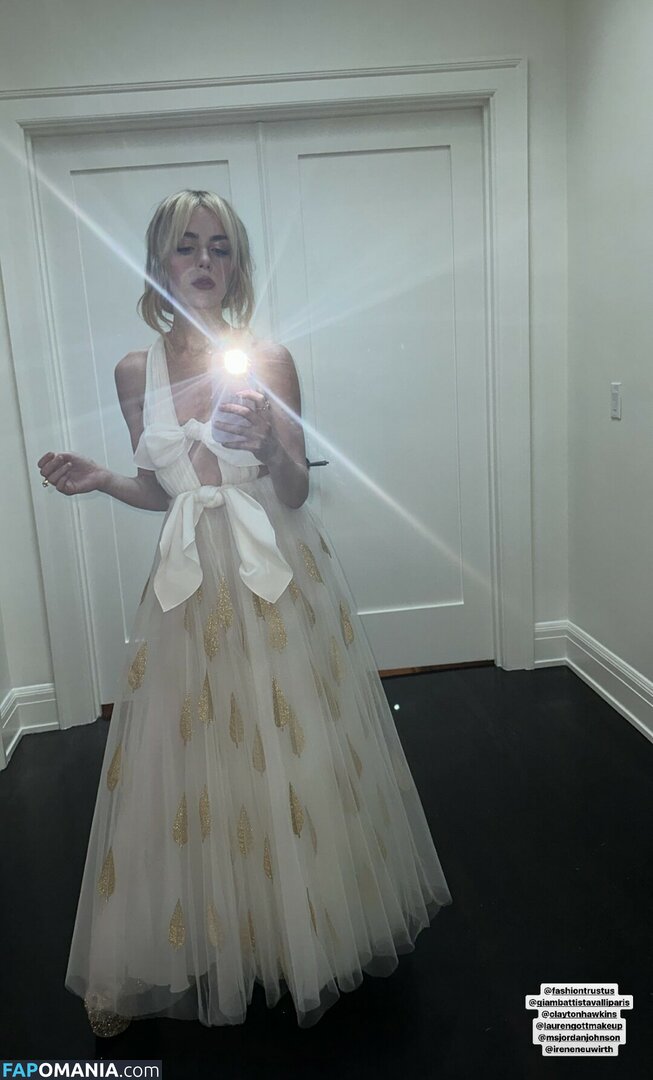 AdventuresSabrina / Kiernan Shipka / kiernanshipka Çıplak OnlyFans  Sızdırılmış Fotoğraf #662