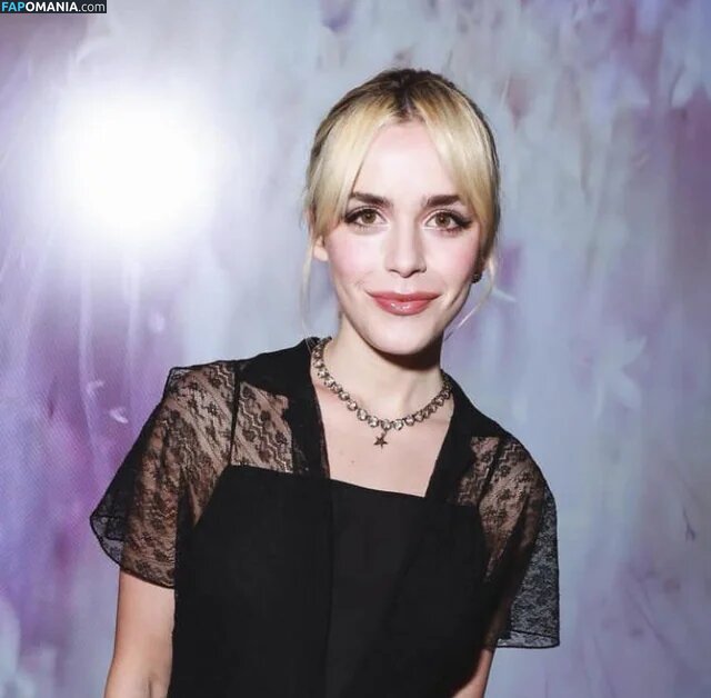 AdventuresSabrina / Kiernan Shipka / kiernanshipka Çıplak OnlyFans  Sızdırılmış Fotoğraf #869