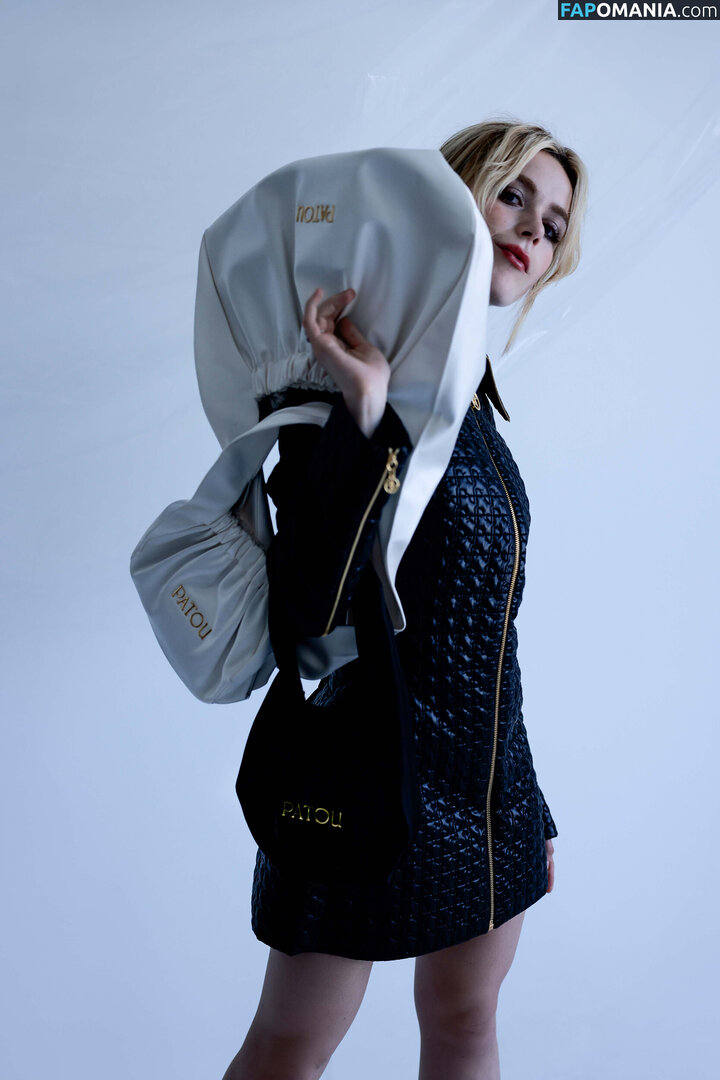 AdventuresSabrina / Kiernan Shipka / kiernanshipka Çıplak OnlyFans  Sızdırılmış Fotoğraf #1532