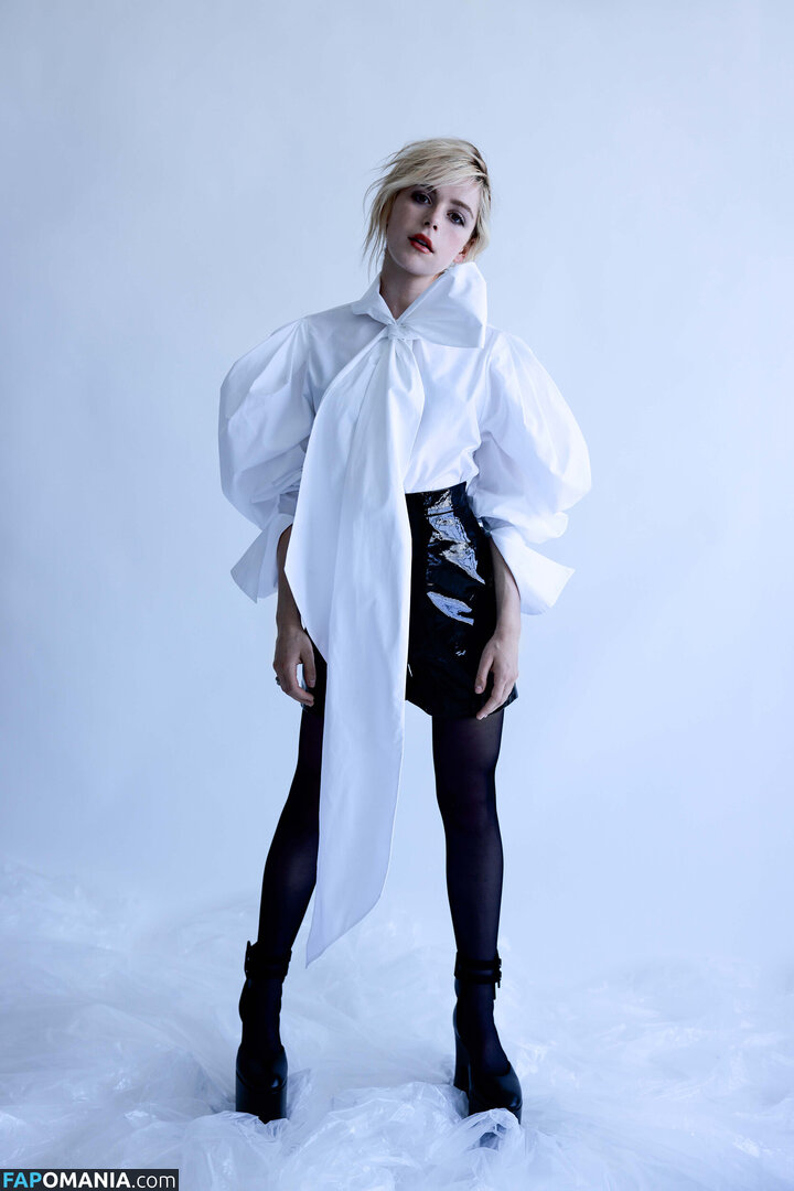 AdventuresSabrina / Kiernan Shipka / kiernanshipka Çıplak OnlyFans  Sızdırılmış Fotoğraf #1535