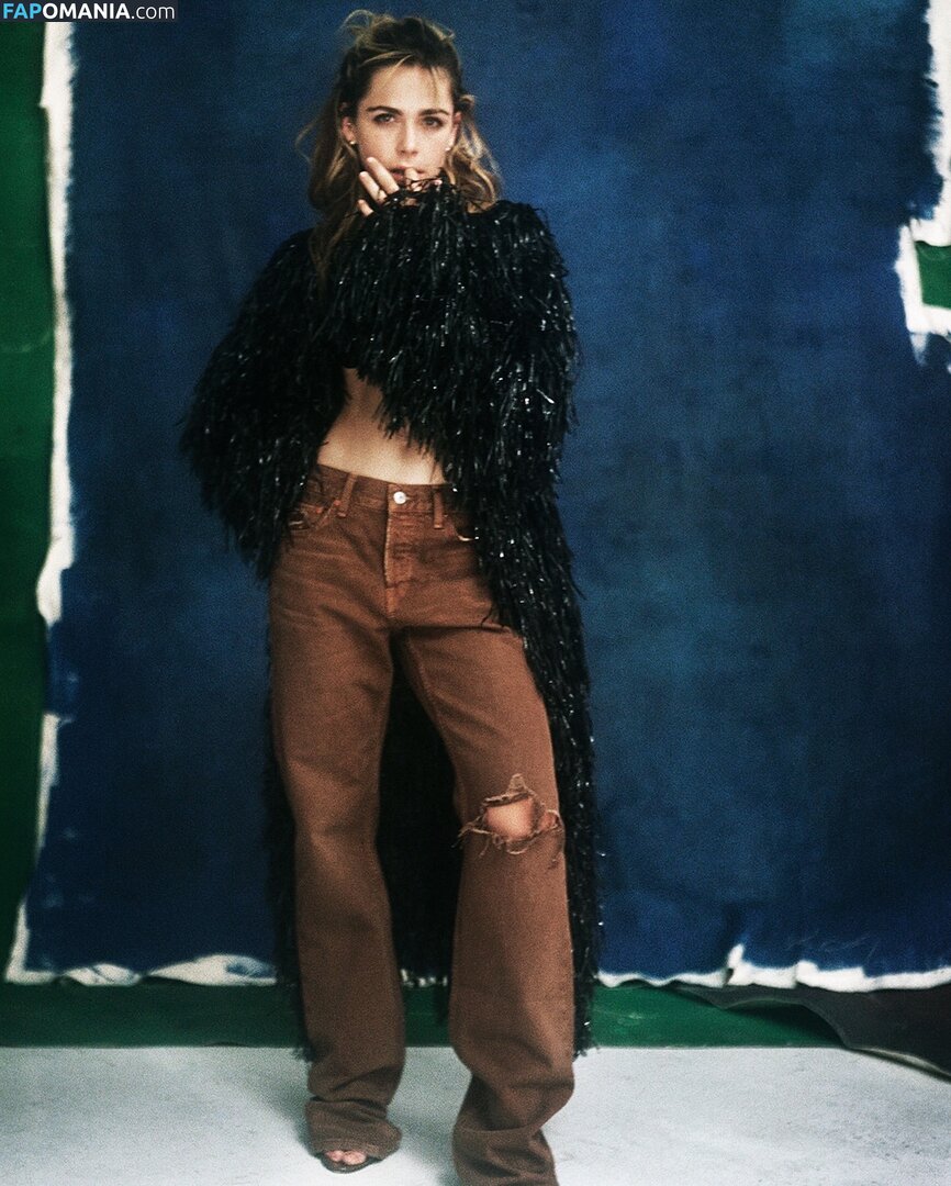 AdventuresSabrina / Kiernan Shipka / kiernanshipka Çıplak OnlyFans  Sızdırılmış Fotoğraf #1554