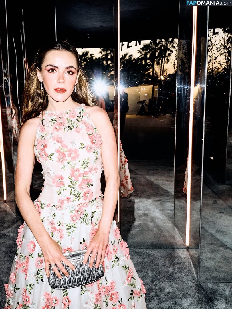 AdventuresSabrina / Kiernan Shipka / kiernanshipka Çıplak OnlyFans  Sızdırılmış Fotoğraf #1563
