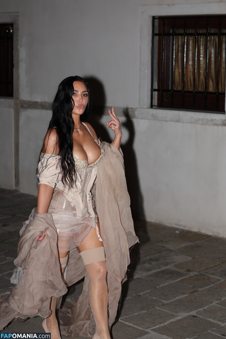 Kim Kardashian / kimkadarshian / kimkardashian Çıplak OnlyFans  Sızdırılmış Fotoğraf #23