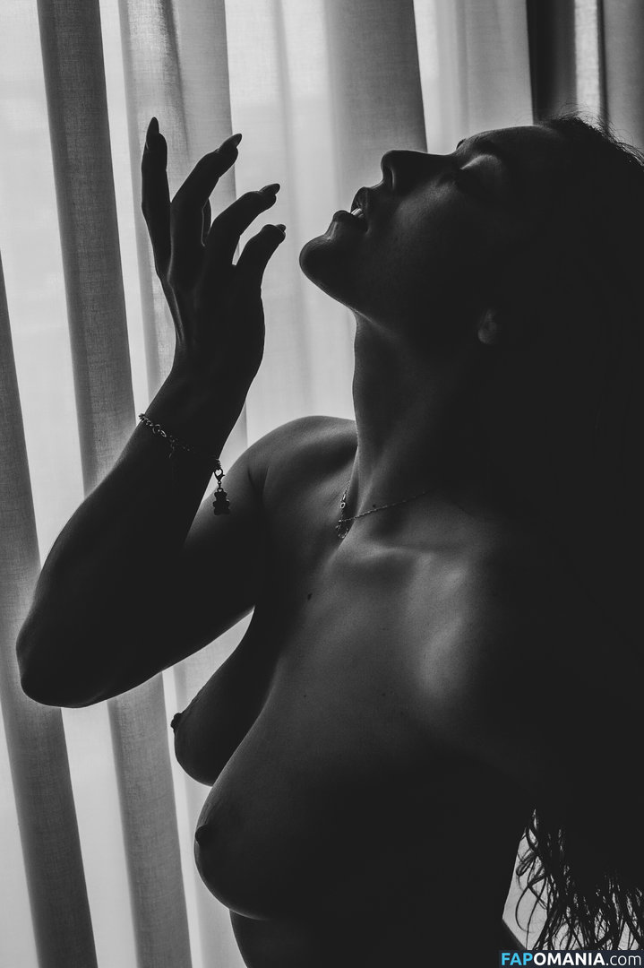 Kimkah / Kimkardhashish / Kimpoossyble / laurakimka Çıplak OnlyFans  Sızdırılmış Fotoğraf #13