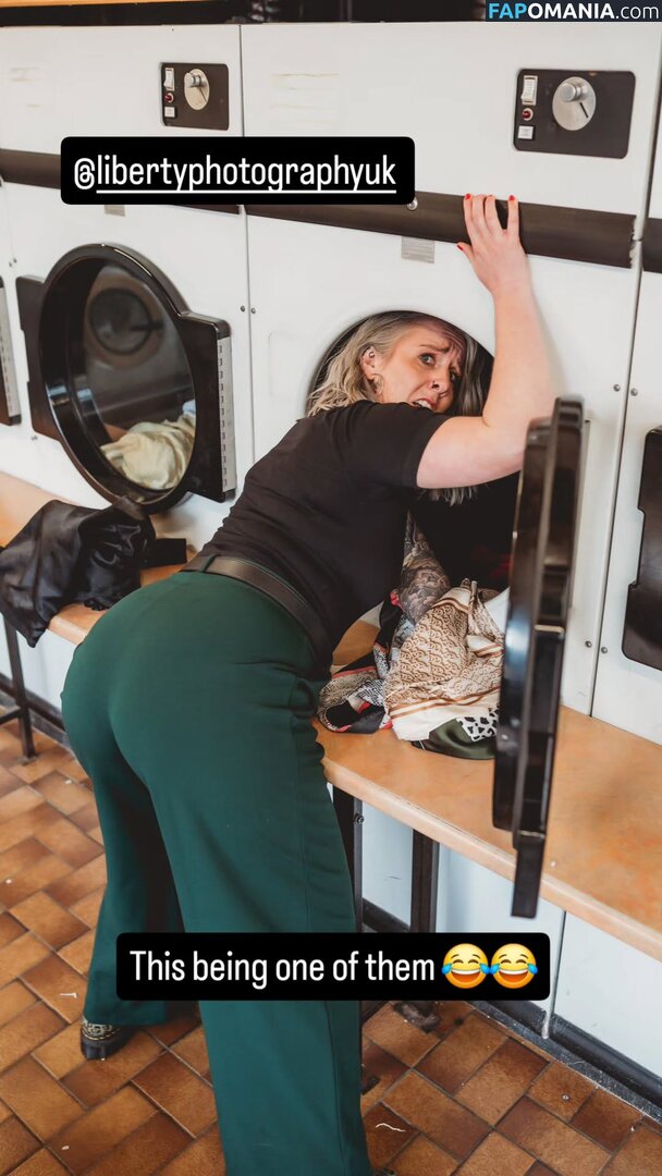 KneeDeepInLife / Laura Belbin / knee_deep_in_life Çıplak OnlyFans  Sızdırılmış Fotoğraf #1