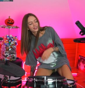 Kriss Drummer / Kristina Rybalchenko / kriss_drummer Çıplak OnlyFans  Sızdırılmış Fotoğraf #2