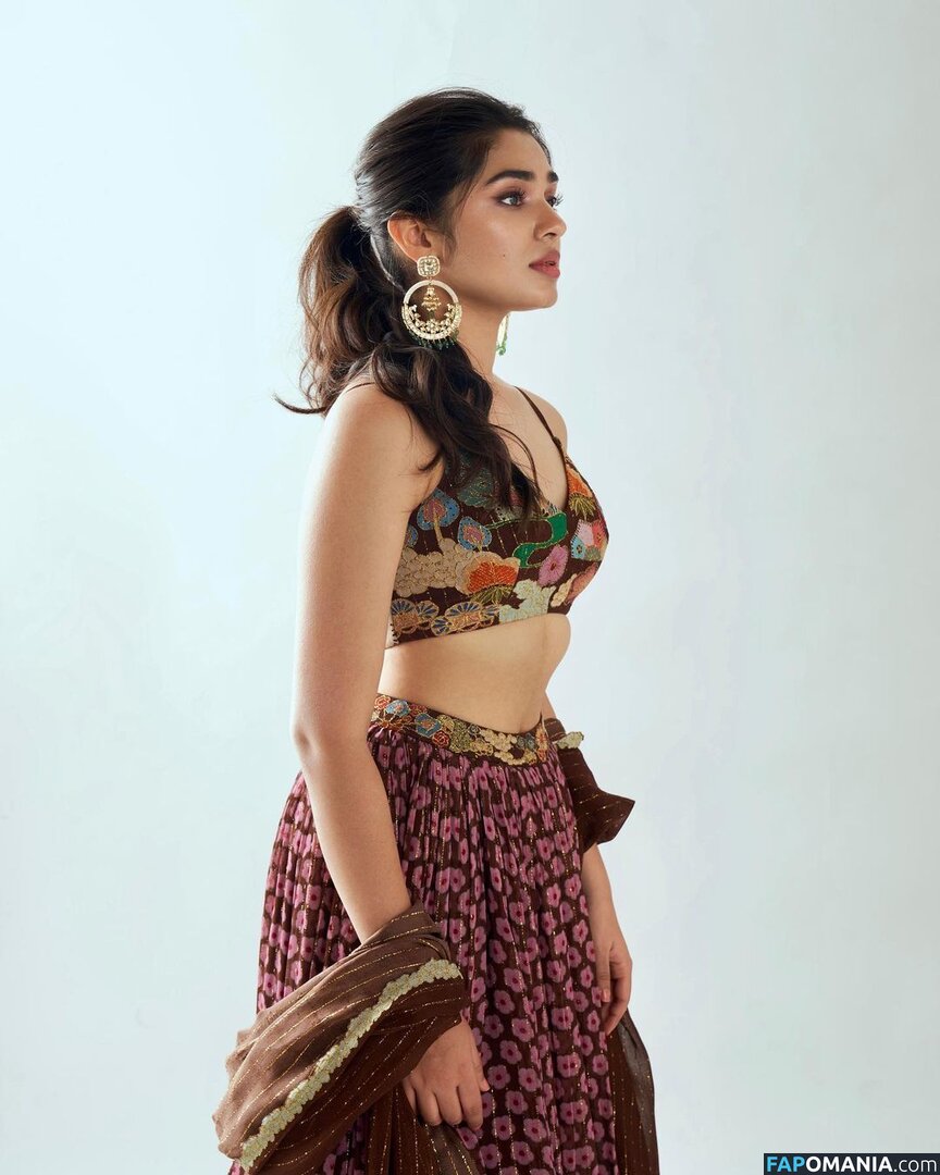 Krithi Shetty Çıplak OnlyFans  Sızdırılmış Fotoğraf #3