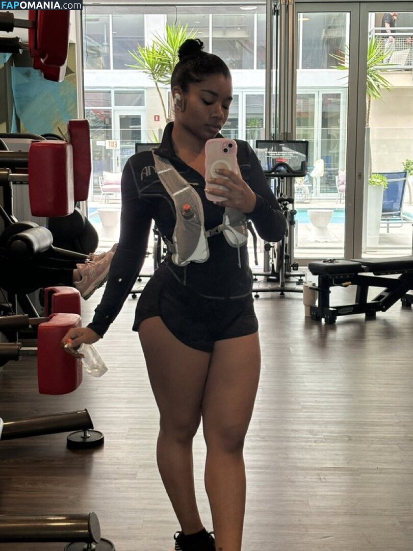 Kyylareneee / kurlykyy / kurrlyyy / kyylarenee Çıplak OnlyFans  Sızdırılmış Fotoğraf #15