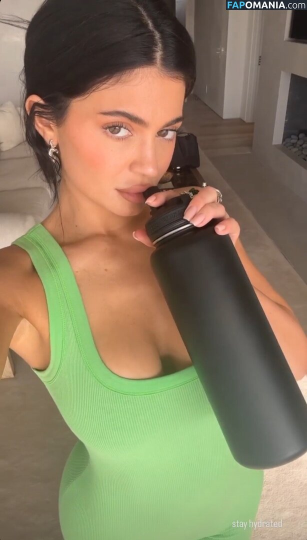 Kylie Jenner / kyliejenner / kyliejenner.2 Çıplak OnlyFans  Sızdırılmış Fotoğraf #30