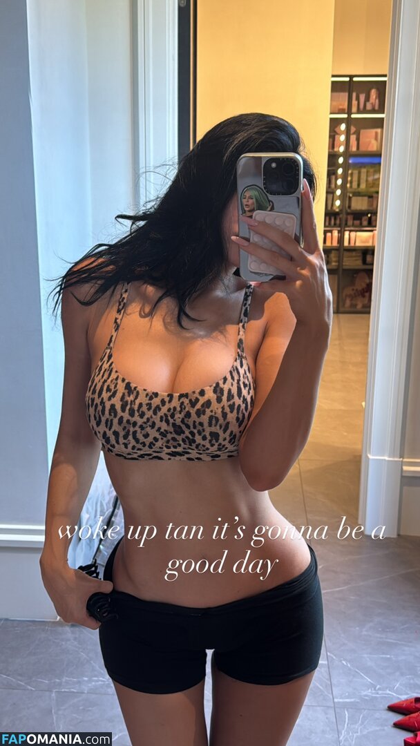 Kylie Jenner / kyliejenner / kyliejenner.2 Çıplak OnlyFans  Sızdırılmış Fotoğraf #31