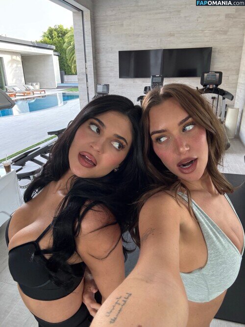 Kylie Jenner / kyliejenner / kyliejenner.2 Çıplak OnlyFans  Sızdırılmış Fotoğraf #34