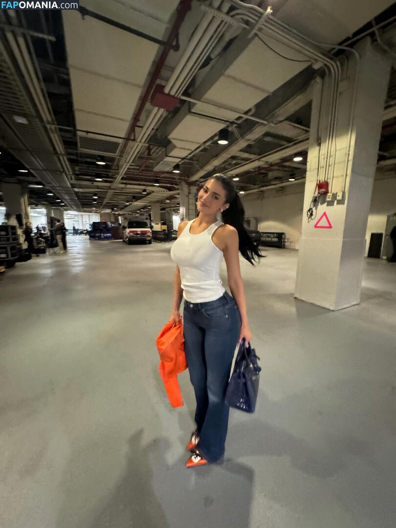 Kylie Jenner / https: / kyliejenner / kyliejenner.2 Çıplak OnlyFans  Sızdırılmış Fotoğraf #85