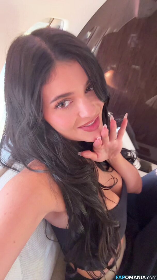 Kylie Jenner / https: / kyliejenner / kyliejenner.2 Çıplak OnlyFans  Sızdırılmış Fotoğraf #96
