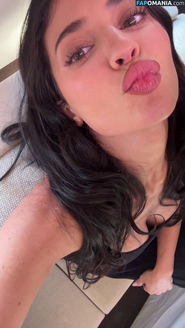 Kylie Jenner / https: / kyliejenner / kyliejenner.2 Çıplak OnlyFans  Sızdırılmış Fotoğraf #97