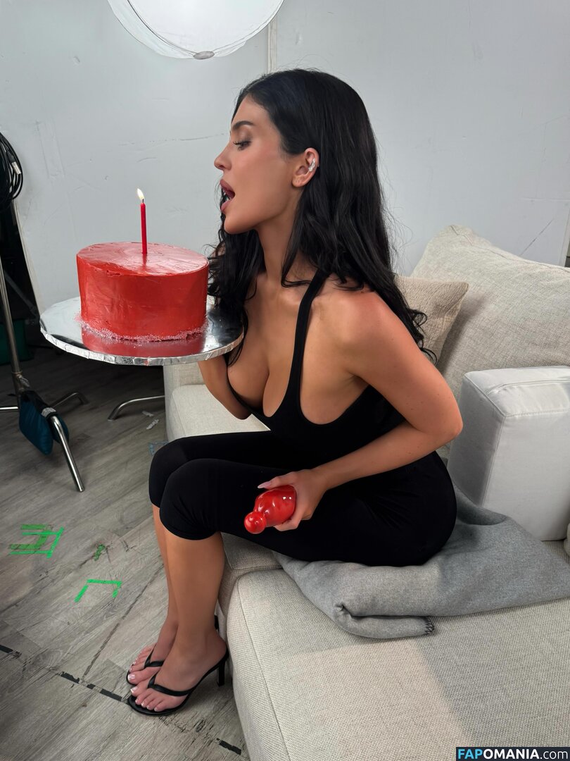 Kylie Jenner / https: / kyliejenner / kyliejenner.2 Çıplak OnlyFans  Sızdırılmış Fotoğraf #135